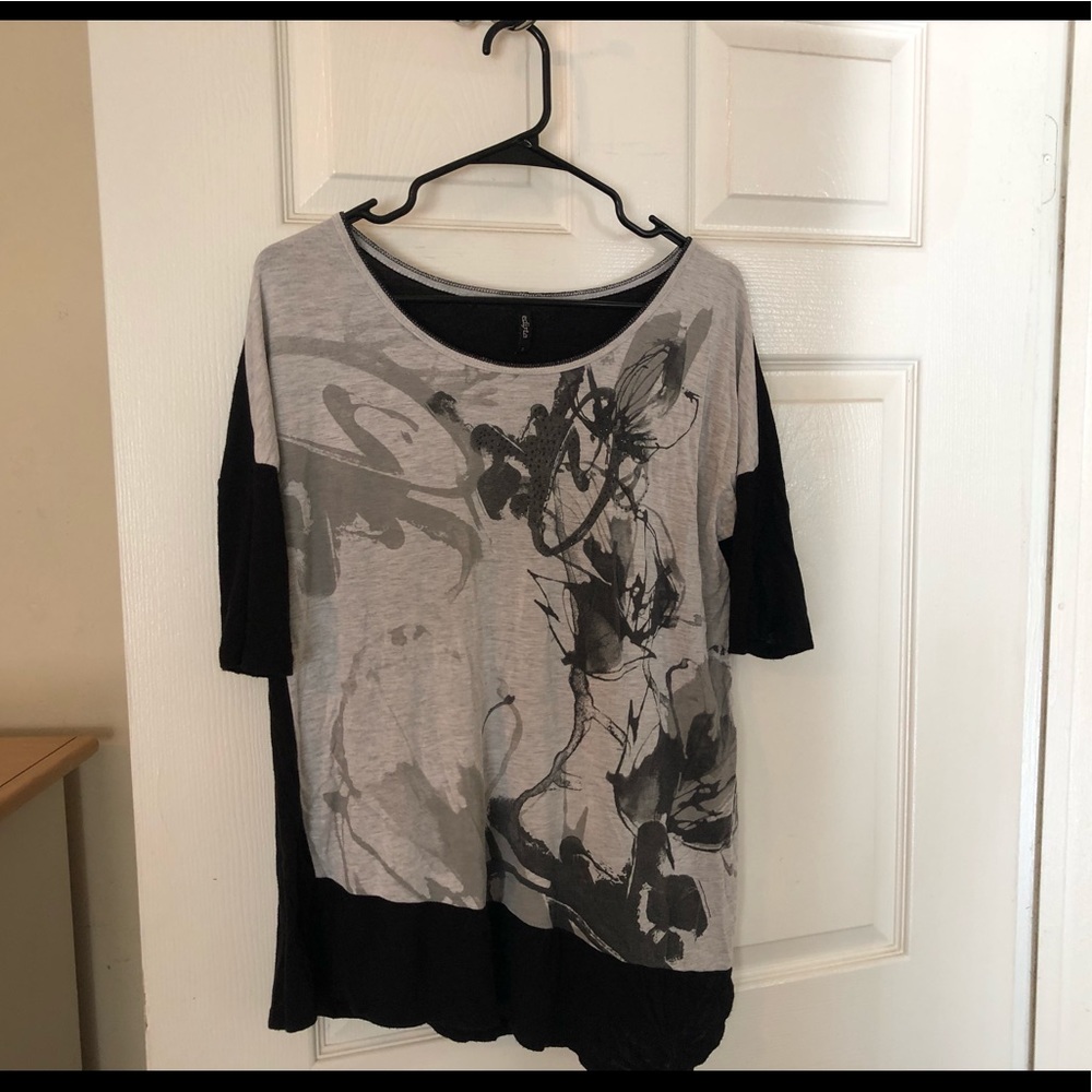 Women’s black and gray top size medium